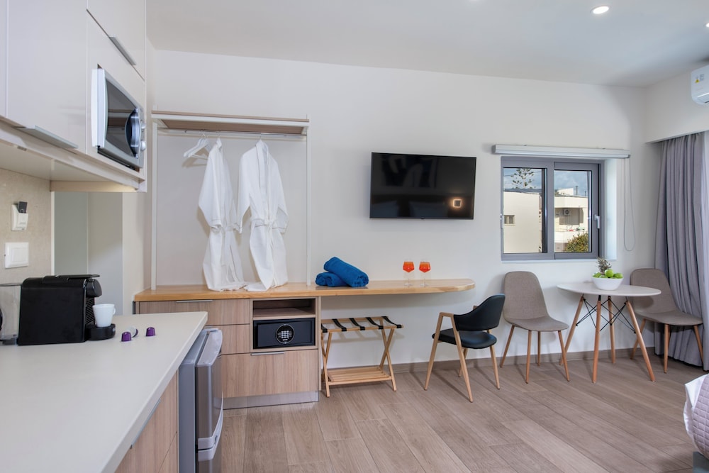 Villaggio Mare Suites 44/60
