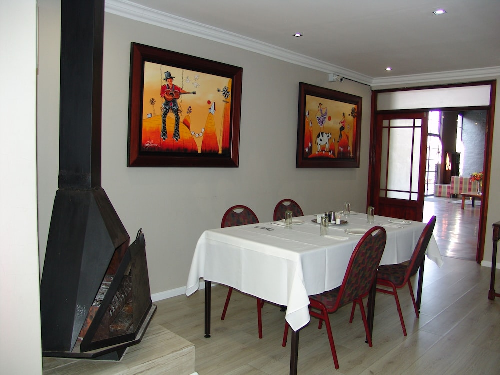 African Moon Corporate House 32/48
