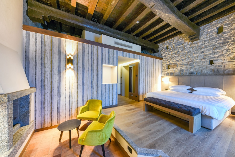 Hotel Castello Di Casiglio 22/79
