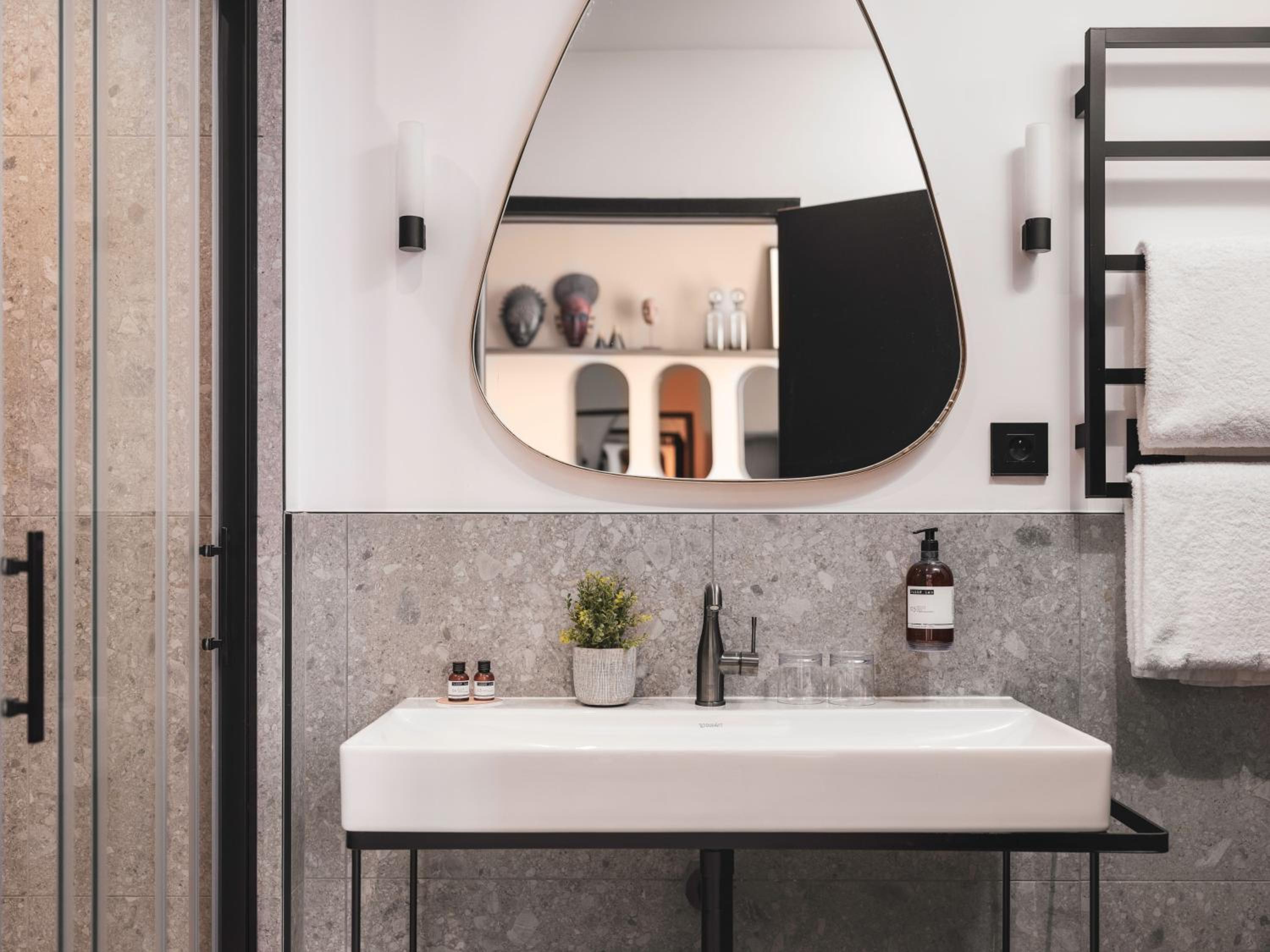 Comfort, Double Bed, Maisons du Monde Hotel & Suites - Marseille Vieux Port 8/8