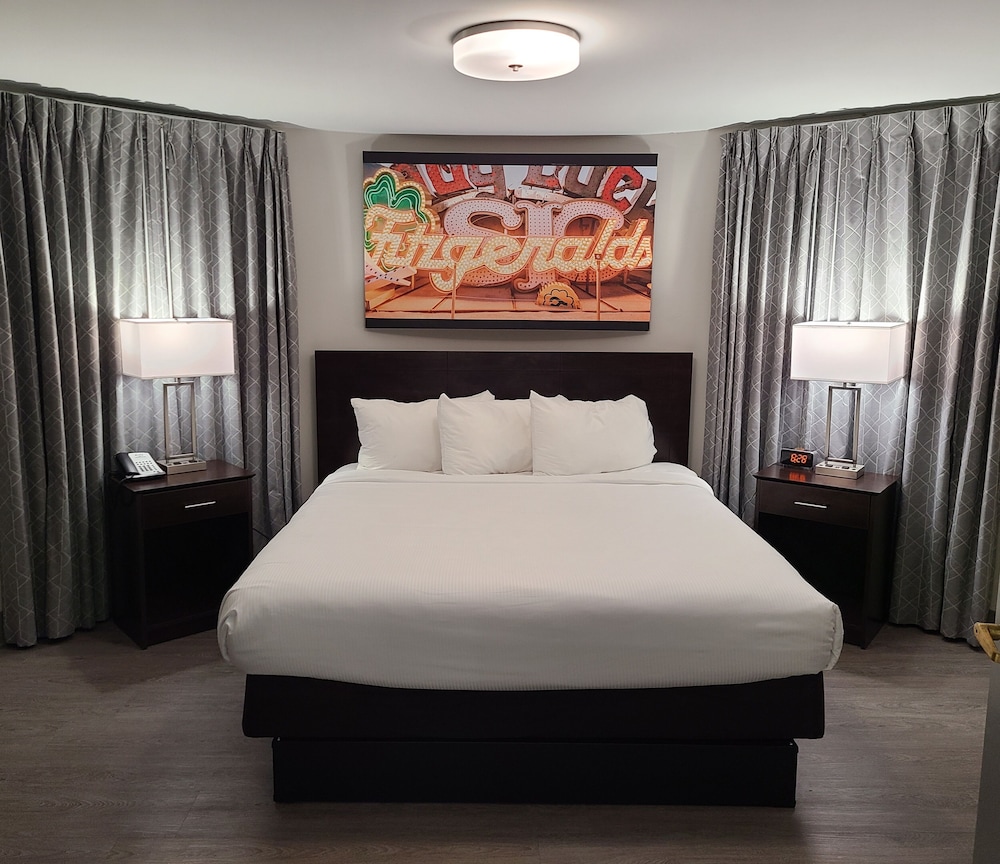 Turret, Suite, King Bed