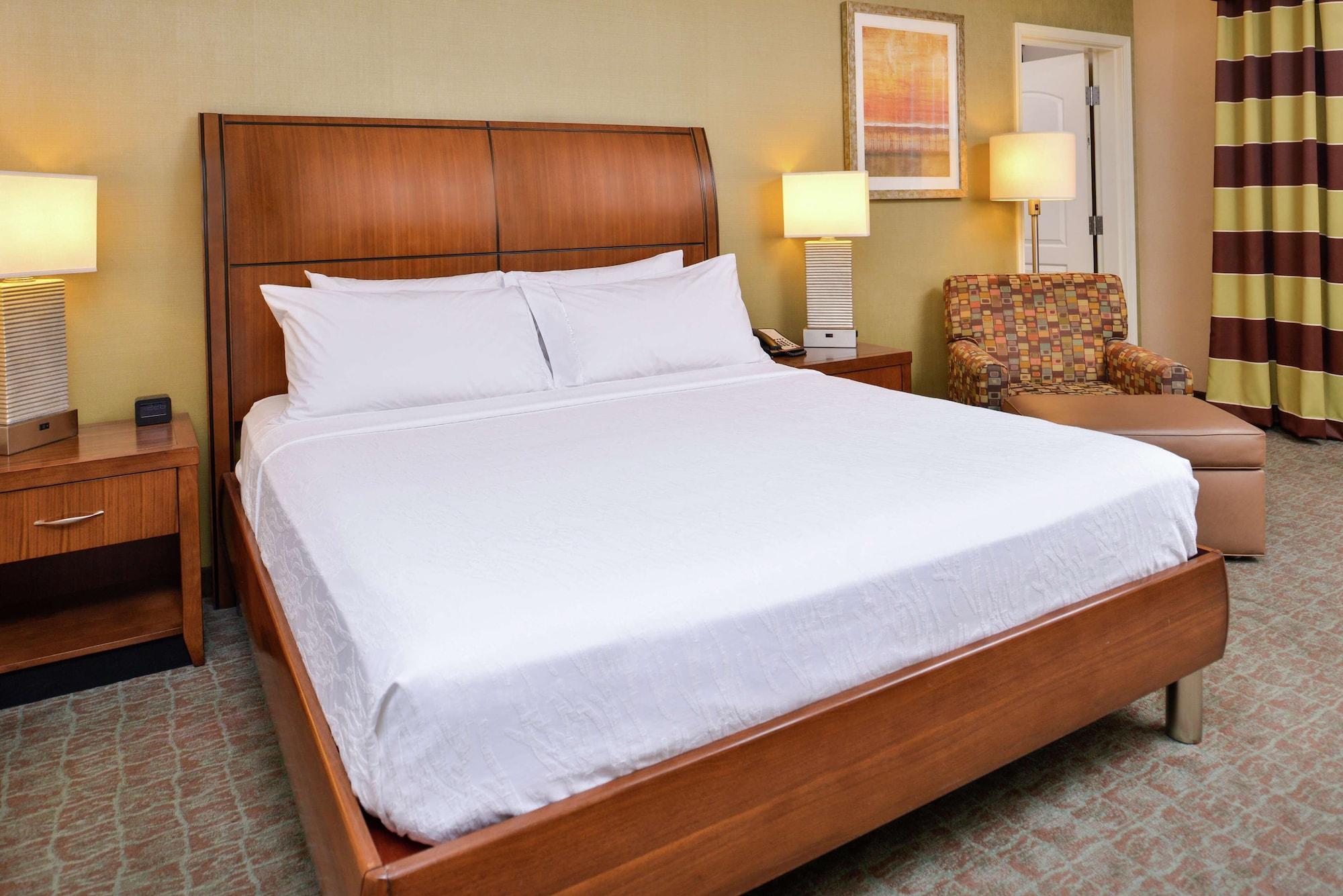جناح، Hilton Garden Inn Boise Spectrum 5/7