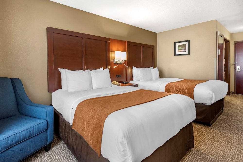 Comfort Inn & Suites Muncie Near University 4/24