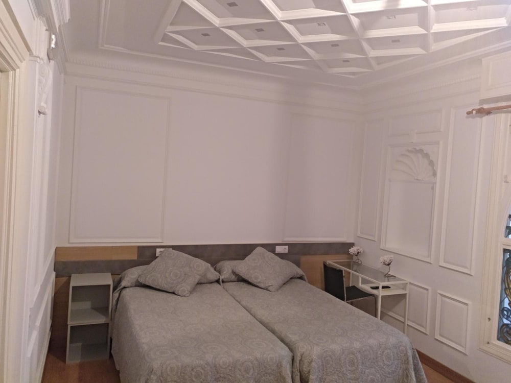 Hostal Rioja Condestable 14/48