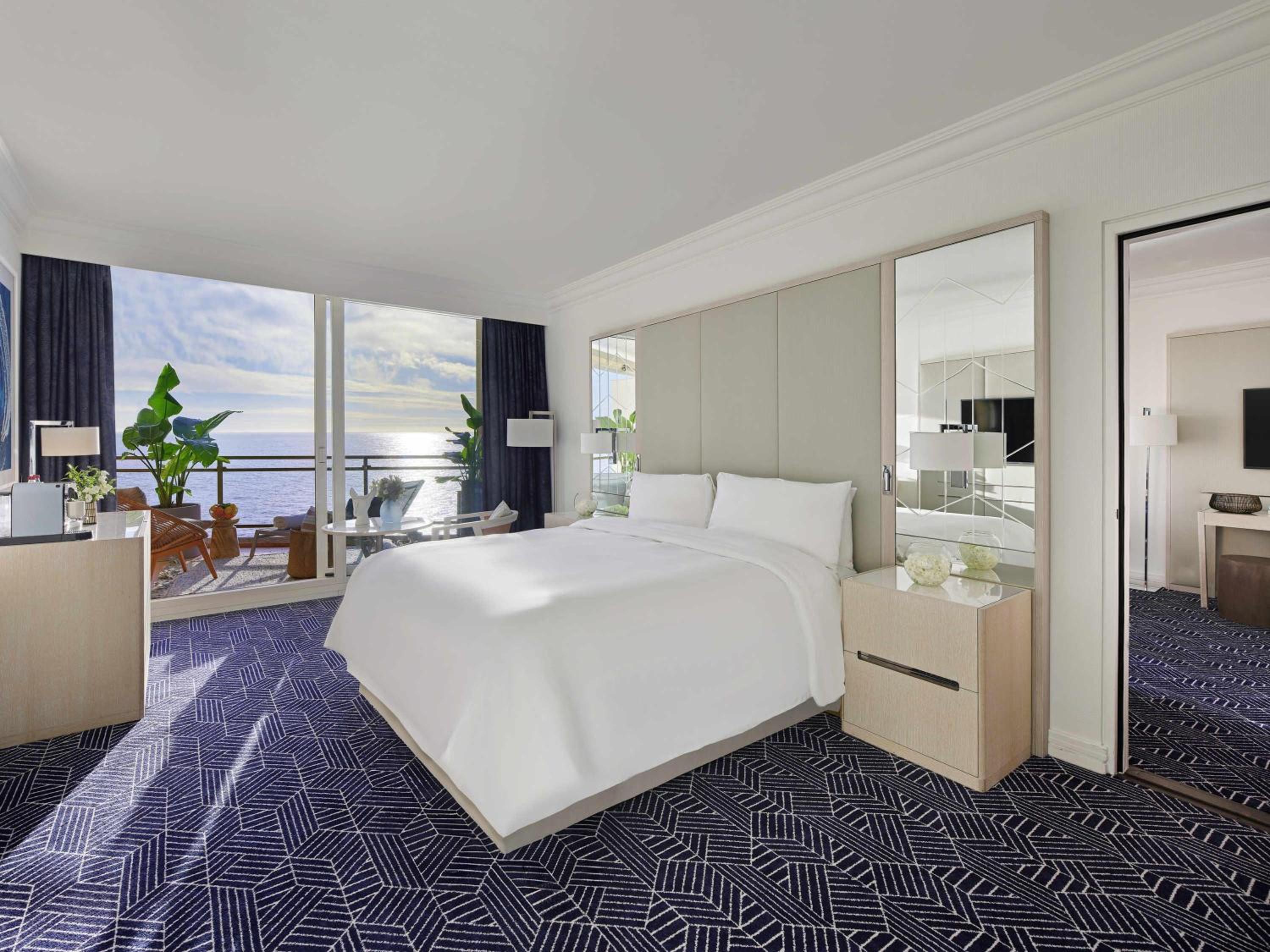 Riviera, Suite, Queen Bed, Sea View