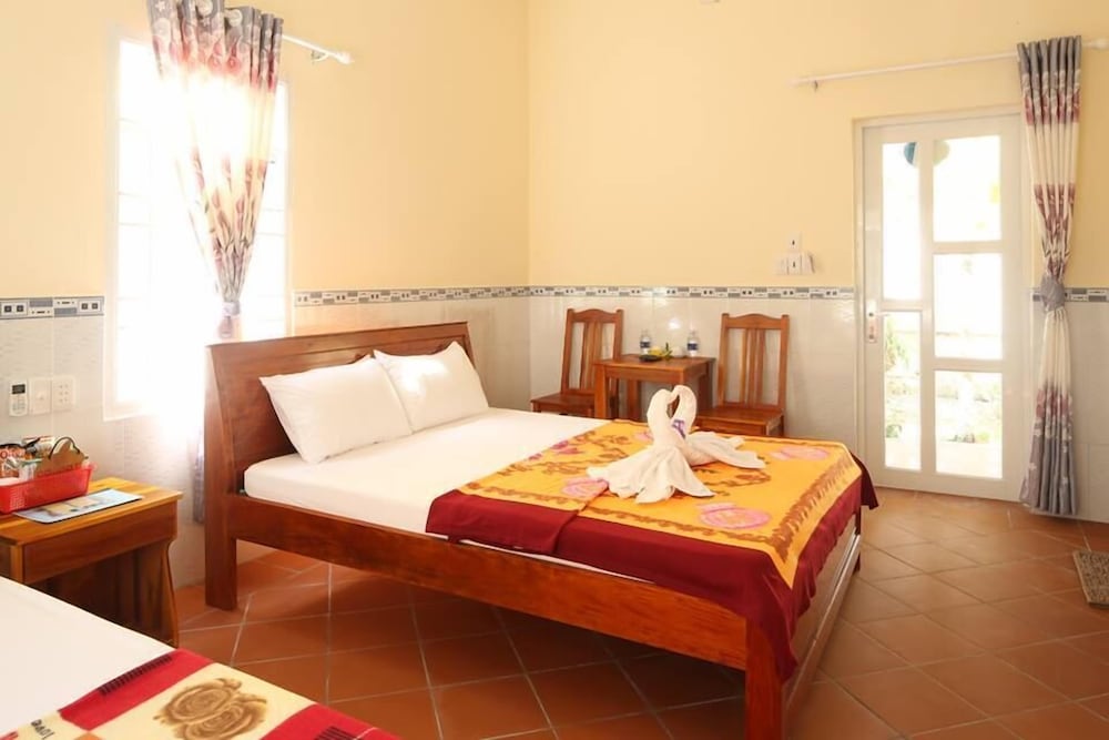 bungalow, garden view