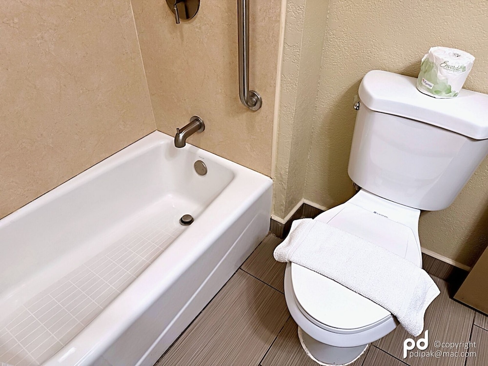 Efficiency, Superior, Queen Bed، Travel Inn and Suites Flemington 8/8