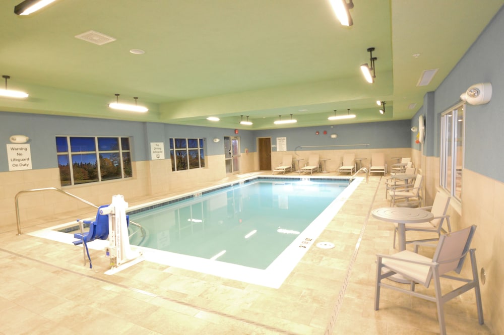 HOLIDAY INN EXPRESS & SUITES TOLEDO SOUTH - PERRYSBURG 10/53