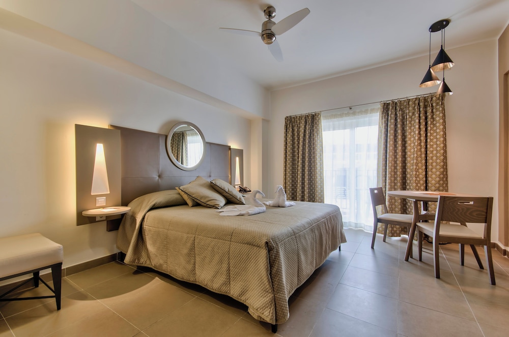 DELUXE, DOUBLE BED, SEA VIEW, EXECUTIVE LOUNGE ACCESS