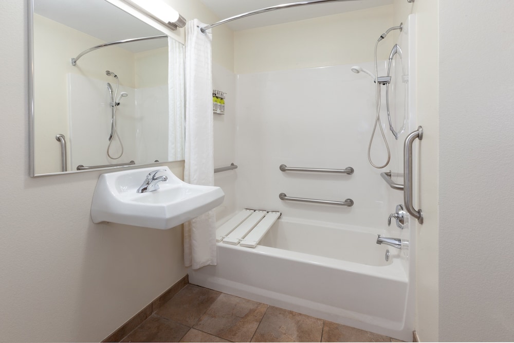 Candlewood Suites Kalamazoo 49/50