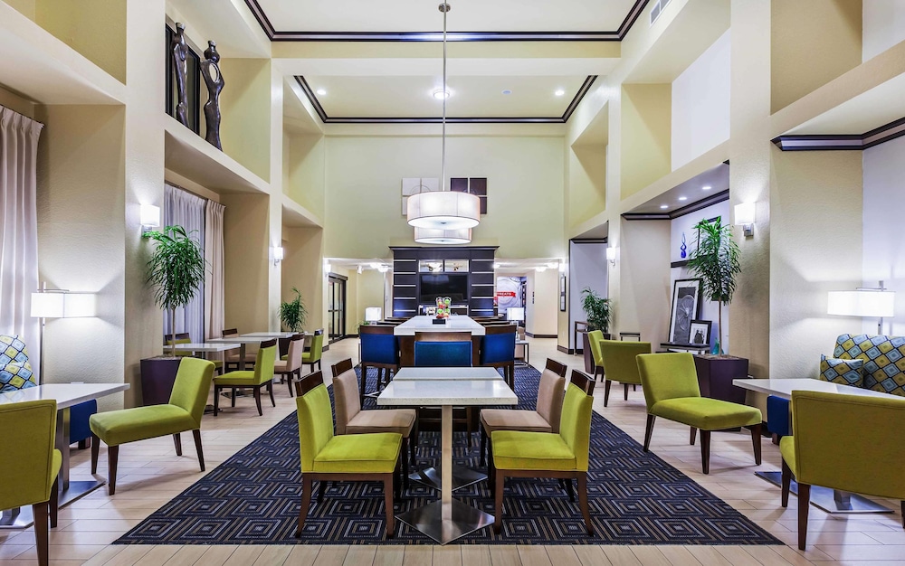 Hampton Inn and Suites Lake Jackson-Clute 31/41