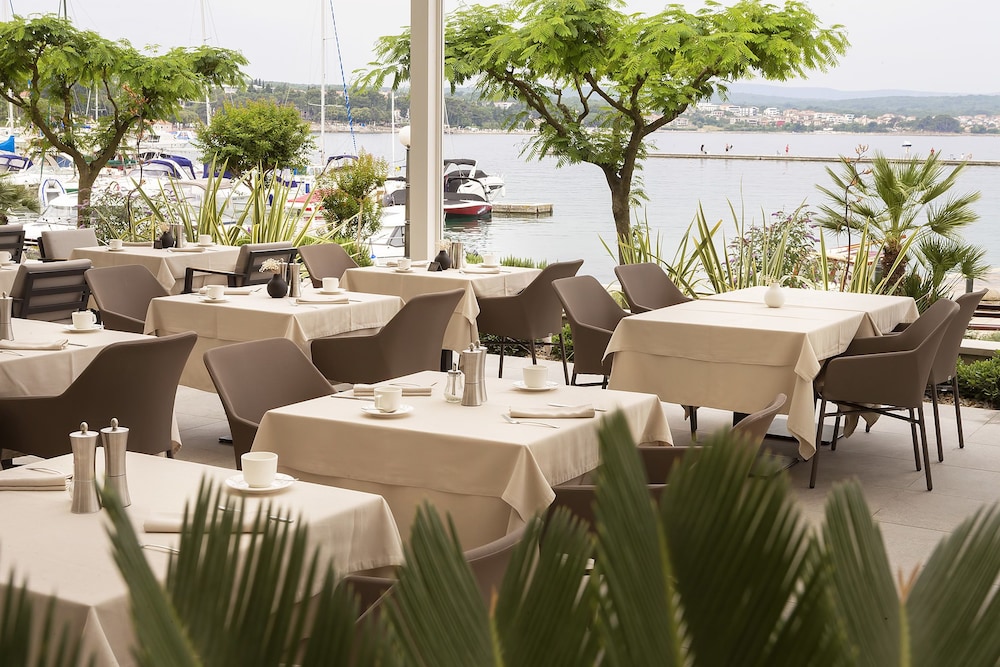 Riva Luxury Hotel 51/69