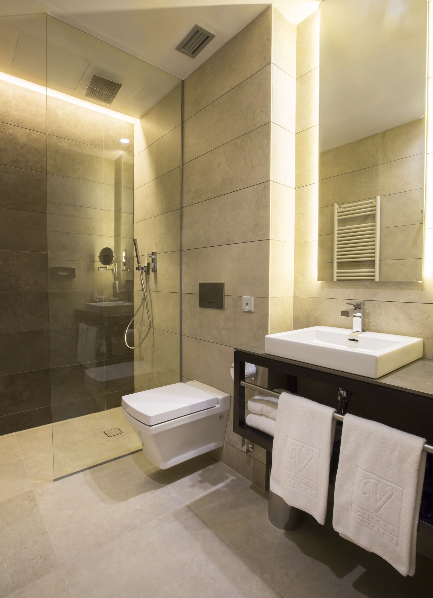 Vincci, 1 Double and 1 Single Bed, with Extra Bed، Vincci Mercat Hotel 10/10