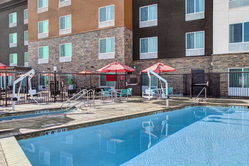 TOWNEPLACE SUITES BAKERSFIELD WEST 4/42