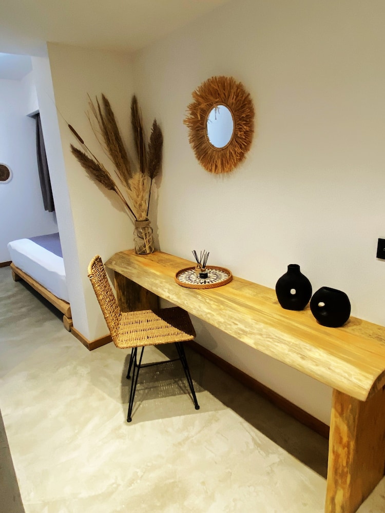 Helios Beach Hotel & Bungalows 11/48