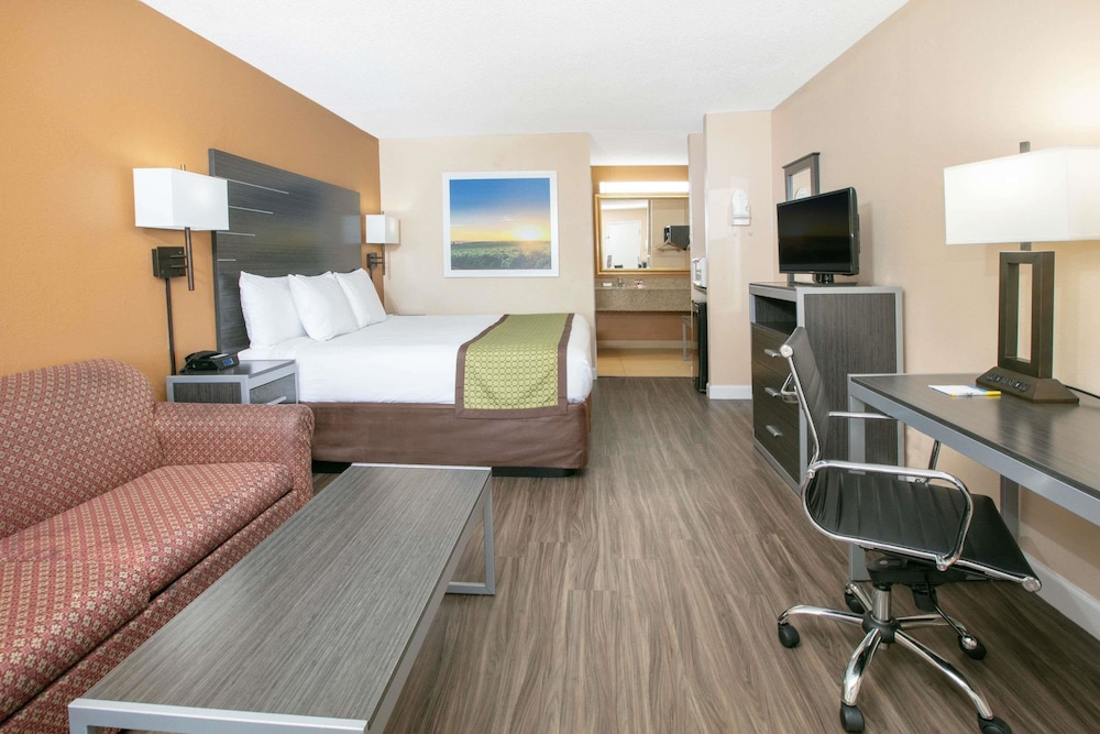 Days Inn by Wyndham Hamilton 24/37