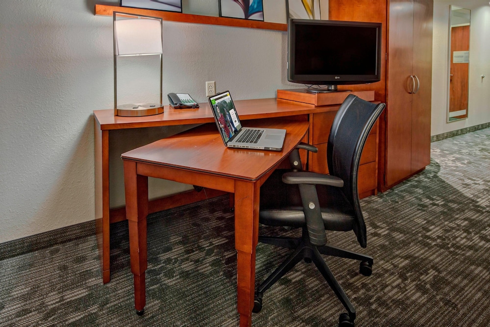 Courtyard by Marriott Alexandria 38/41