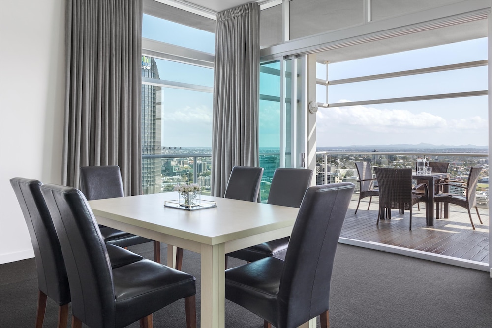 Oaks Brisbane Casino Tower Suites 34/50