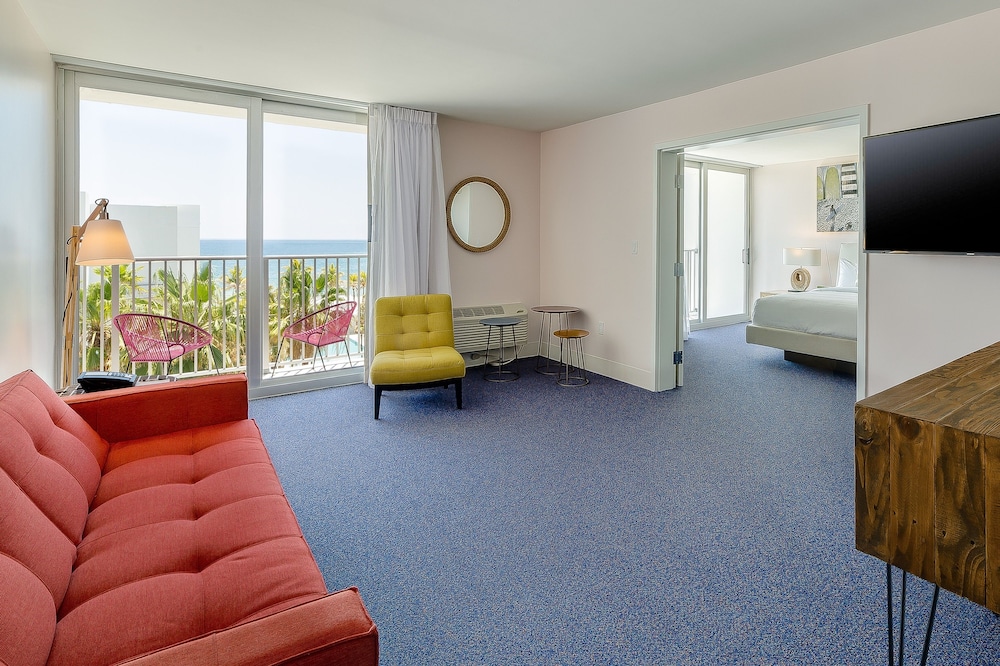Plunge Beach Hotel 44/66