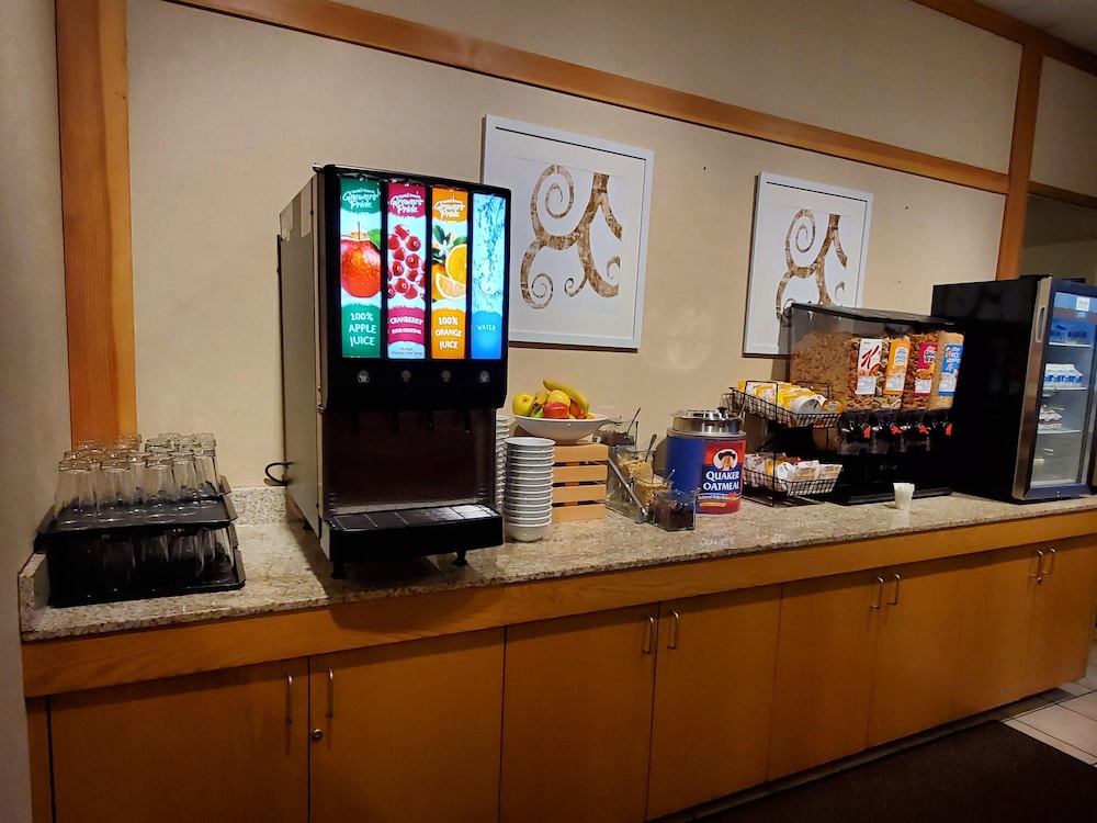 Country Inn & Suites by Radisson, Bend near Pilot Butte 39/50