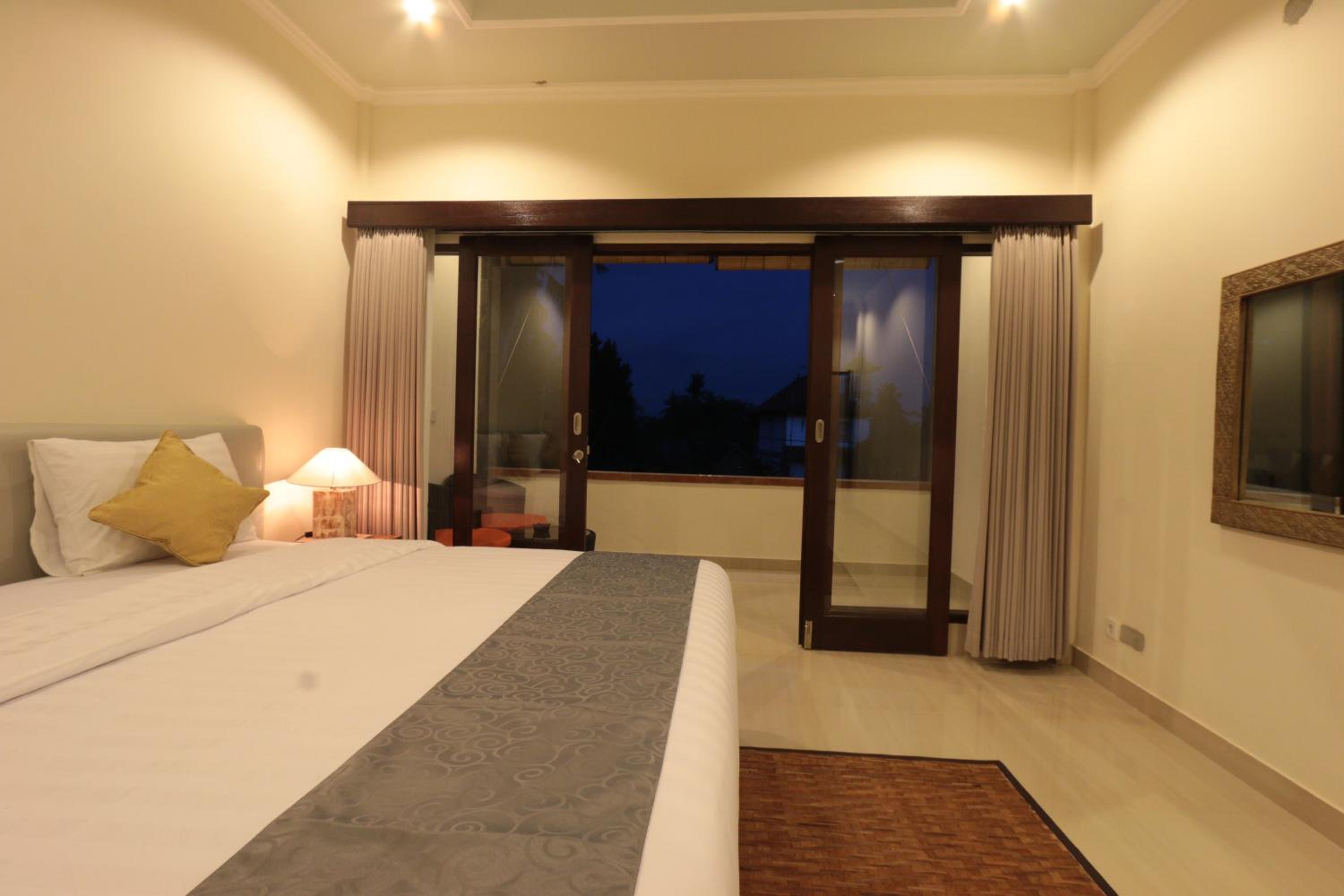 Deluxe, Double or Twin Bed
