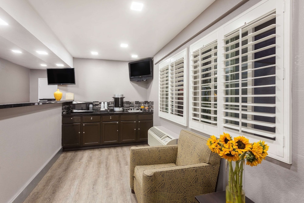 Studio6 Suites San Ysidro, CA – San Diego South Bay 7/51