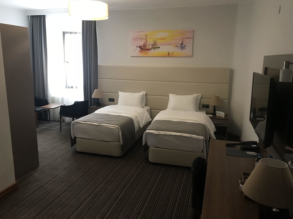 Familya Hotel 4/12