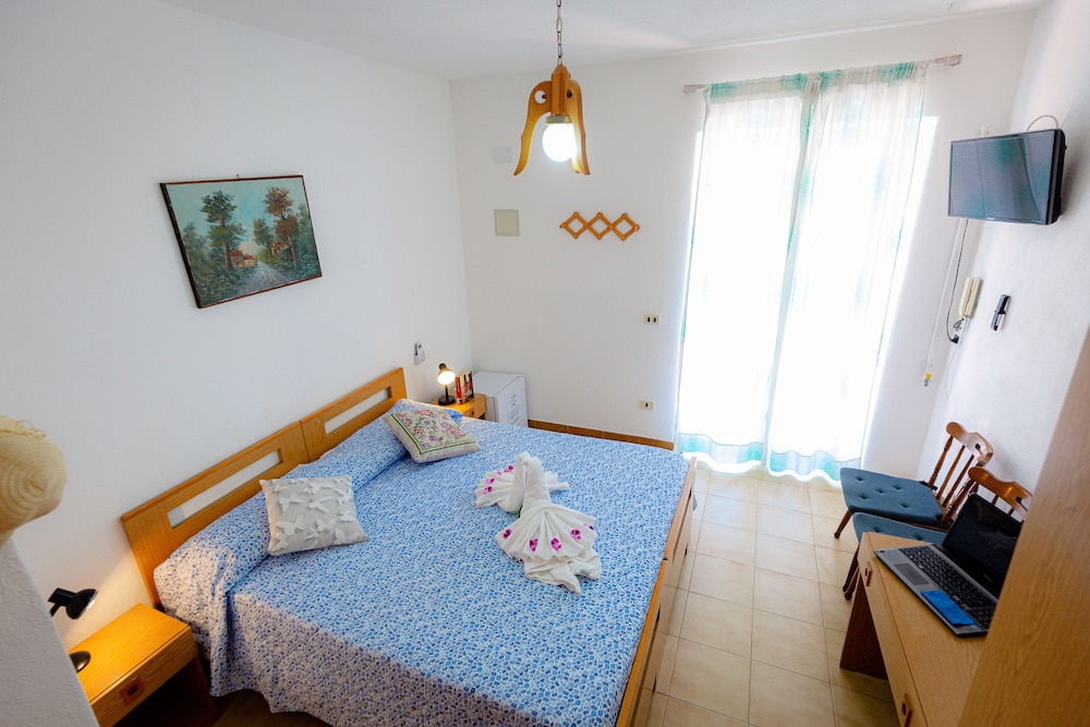 Standard, Double or Twin Bed, Casa Adolfo Ischia 2/2