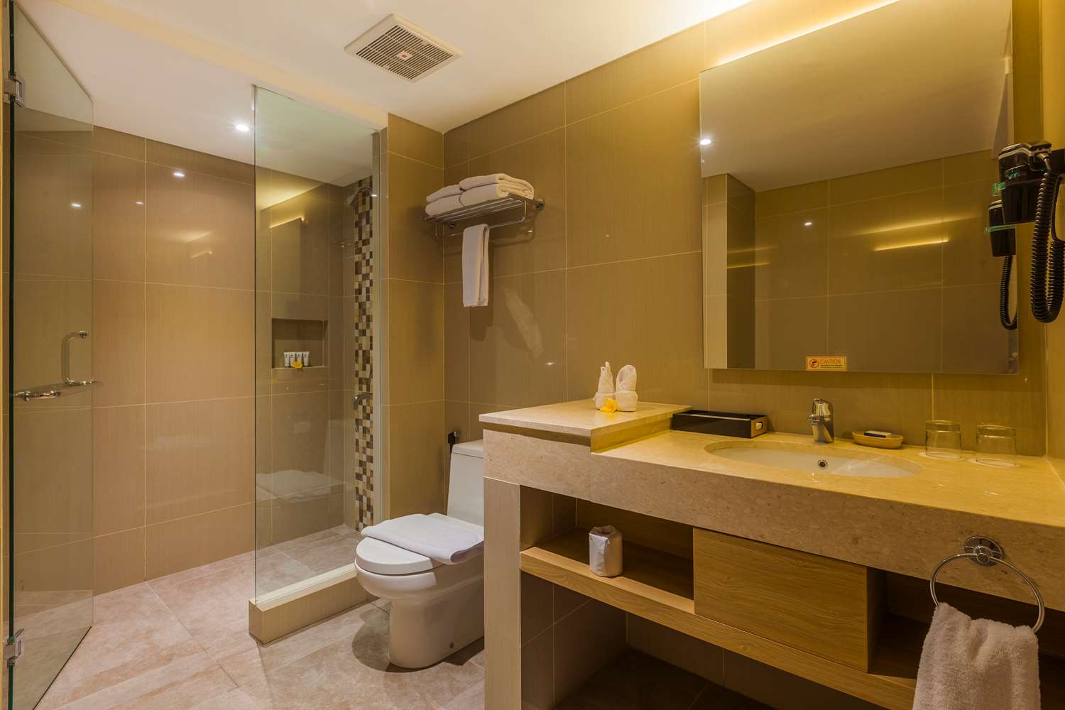 غرفة تنفيذية بسرير كوين بشرفة للمدخنين، Best Western Kamala Jimbaran 4/4