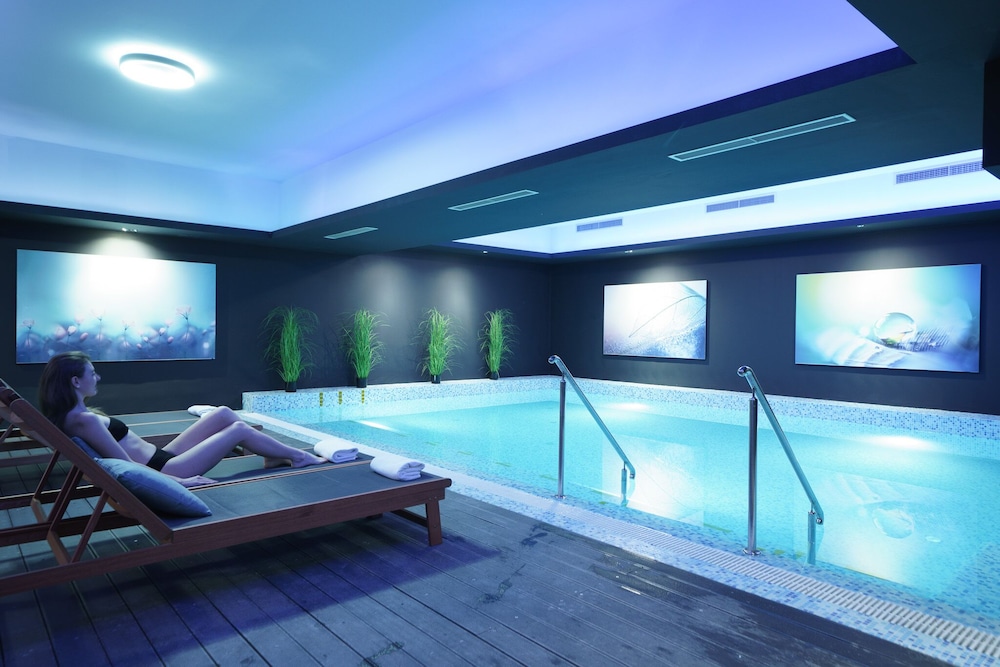 swimming pool spa