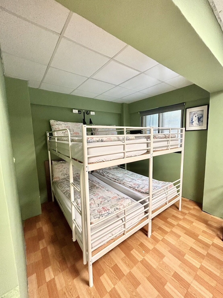 Ximen Triple Tiger Hostel 8/50