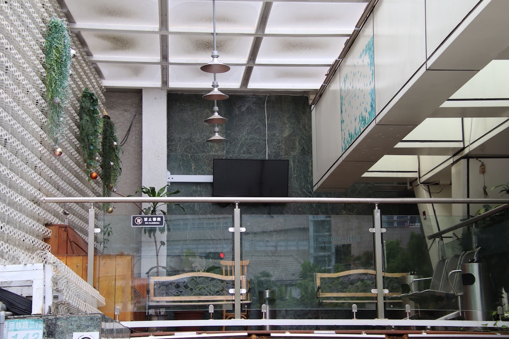 Oriental Hotel 3/50