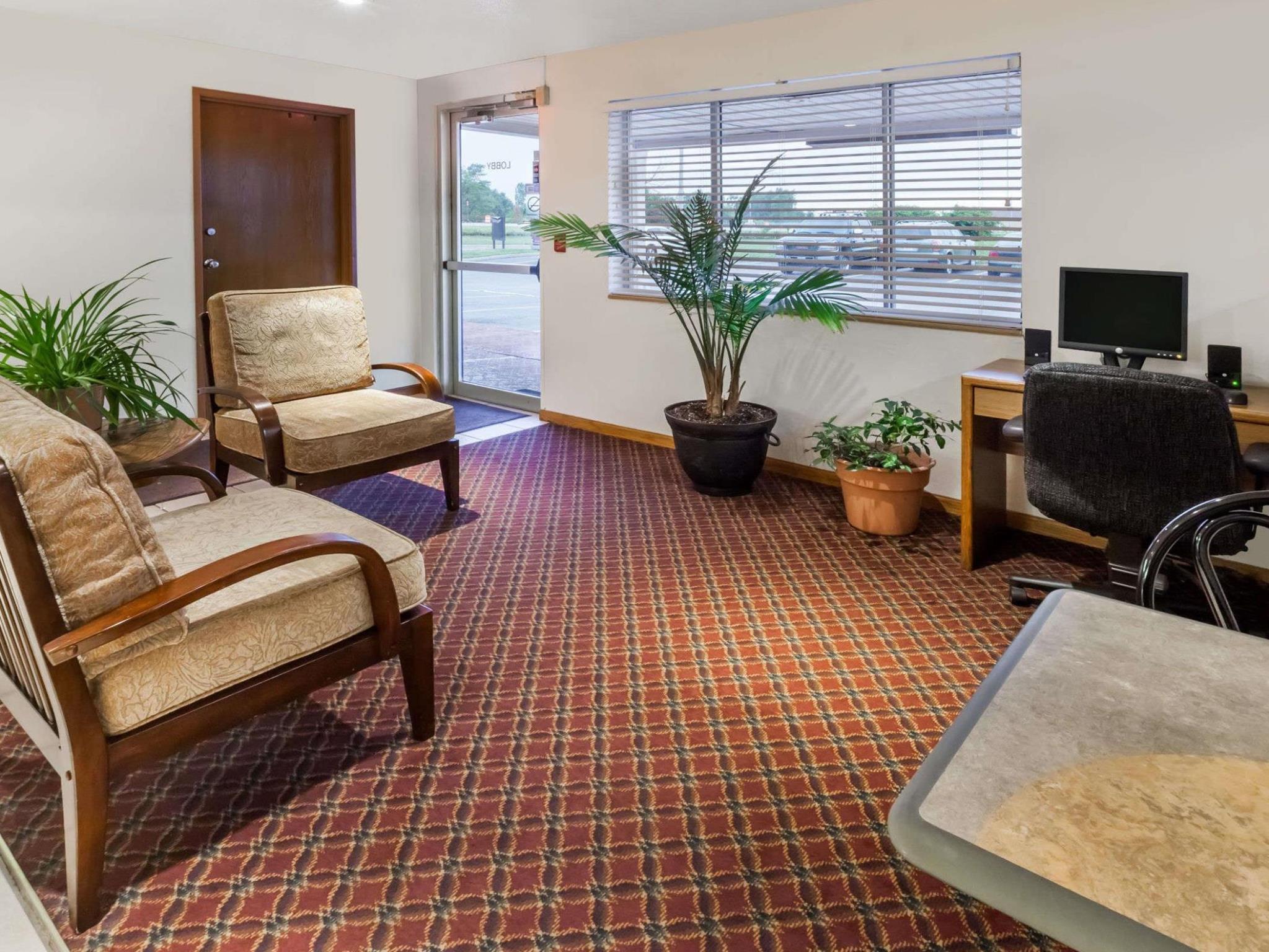 Super 8 by Wyndham Ionia MI 19/30