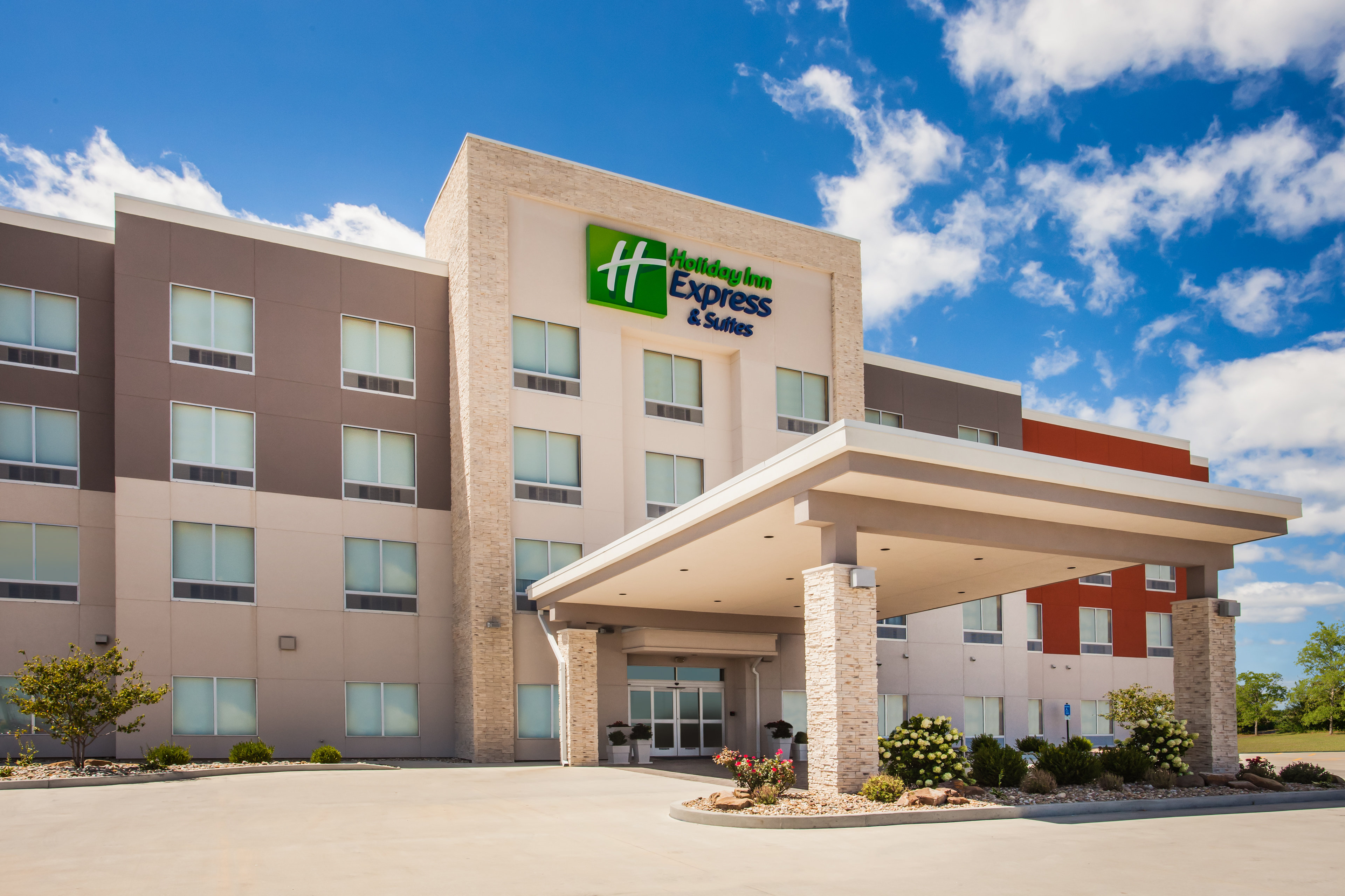 Holiday Inn Express Suites Litchfield West 5/56