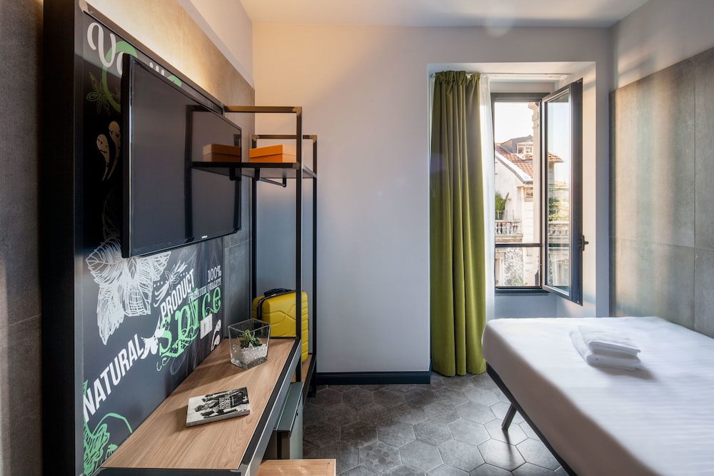Spice Hotel 34/36