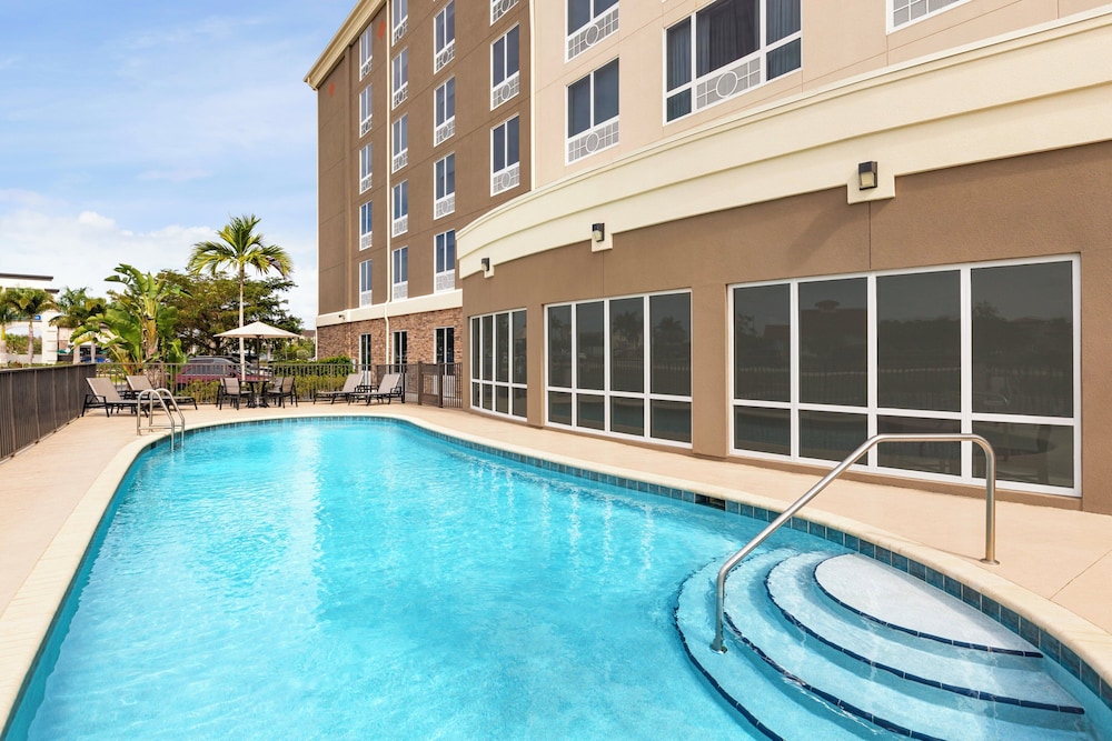 Holiday Inn Express & Suites Fort Myers East - The Forum 62/65