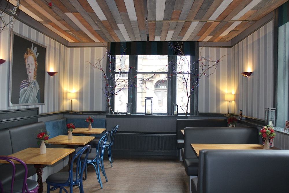 The Royal Hotel and Bar 21/35