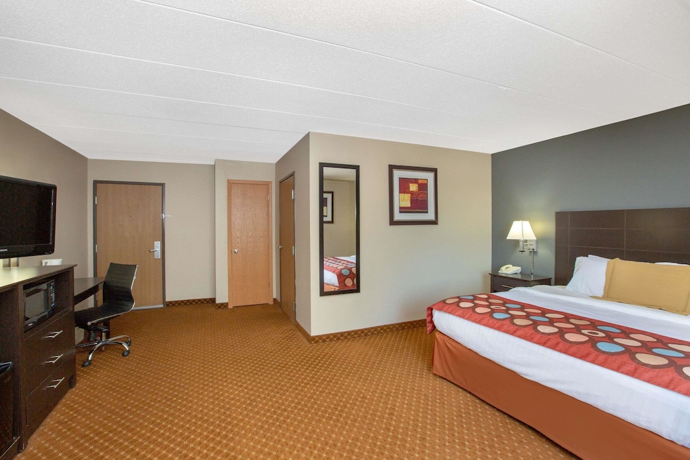 Baymont by Wyndham Coralville 17/37