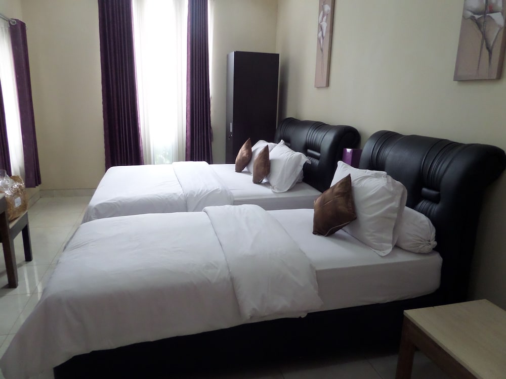 Griya Nendra Hotel 16/50