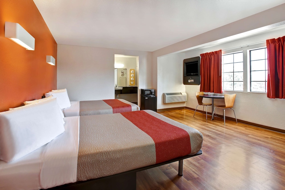 Motel6 Sunnyvale, CA - North 24/60