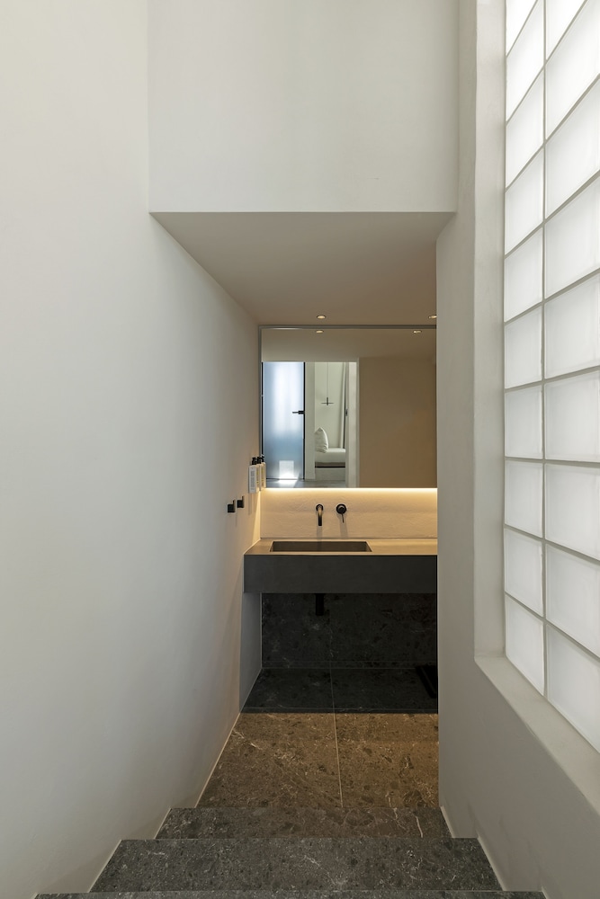 CUBIC Mykonos Seafront Design Suites 53/58