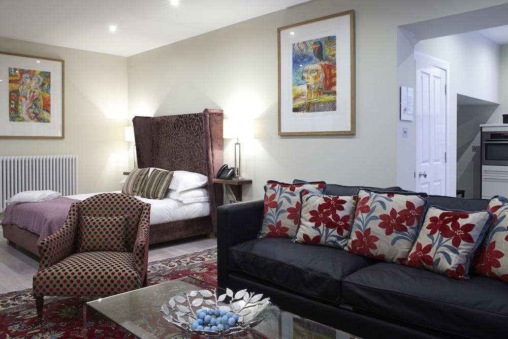 24 Royal Terrace 29/50