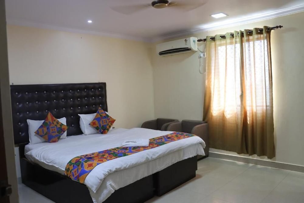 Hotel Sarweshwary 21/47