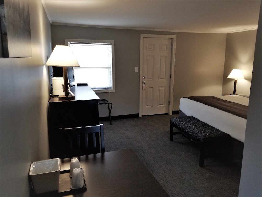Mt Madison Inn & Suites 27/46