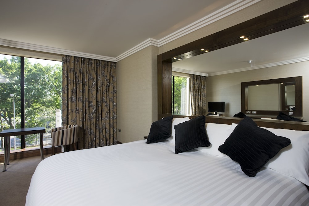 SUPERIOR, KING BED
