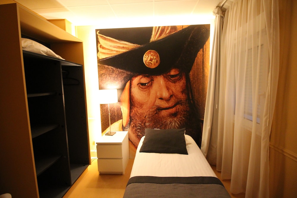 Cecyl Hotel 10/50