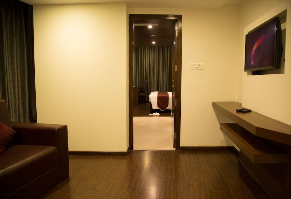 V7 Hotel 13/22
