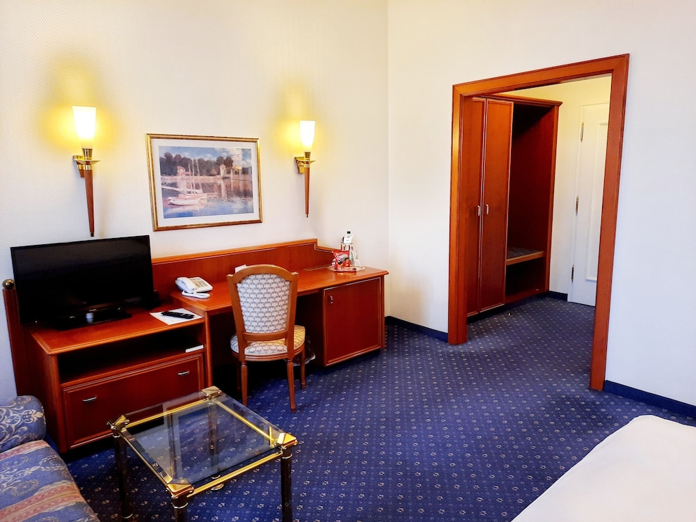 Bayerischer Hof Dresden 57/76
