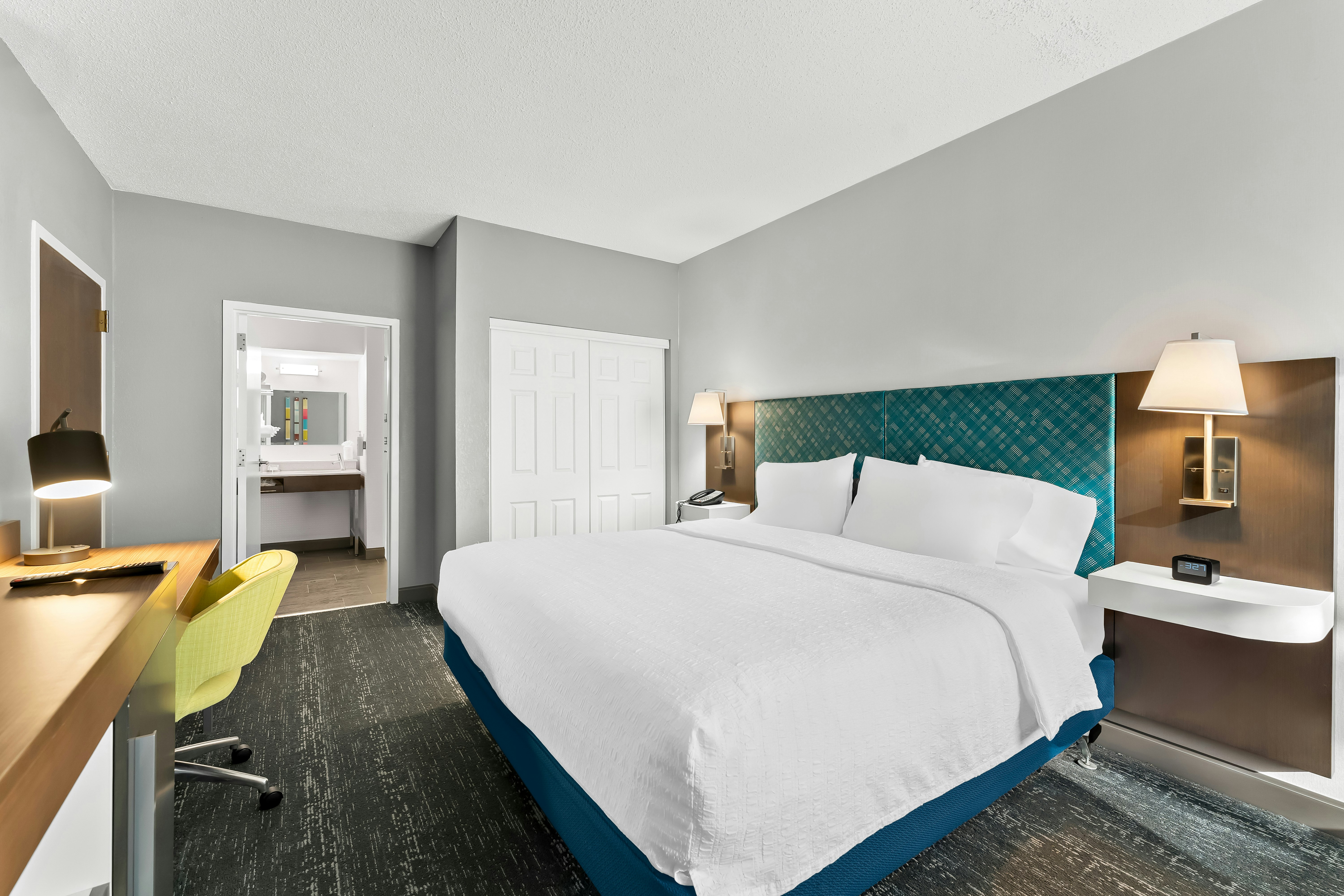 Hampton Inn Suites Newtown 22/57
