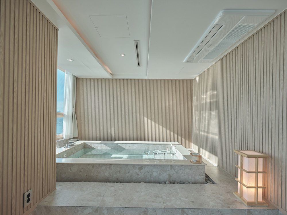 UH Suite The Haeundae 38/64